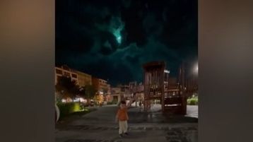 Video: Zelený a nebývale jasný. Tureckou oblohu rozzářil meteor